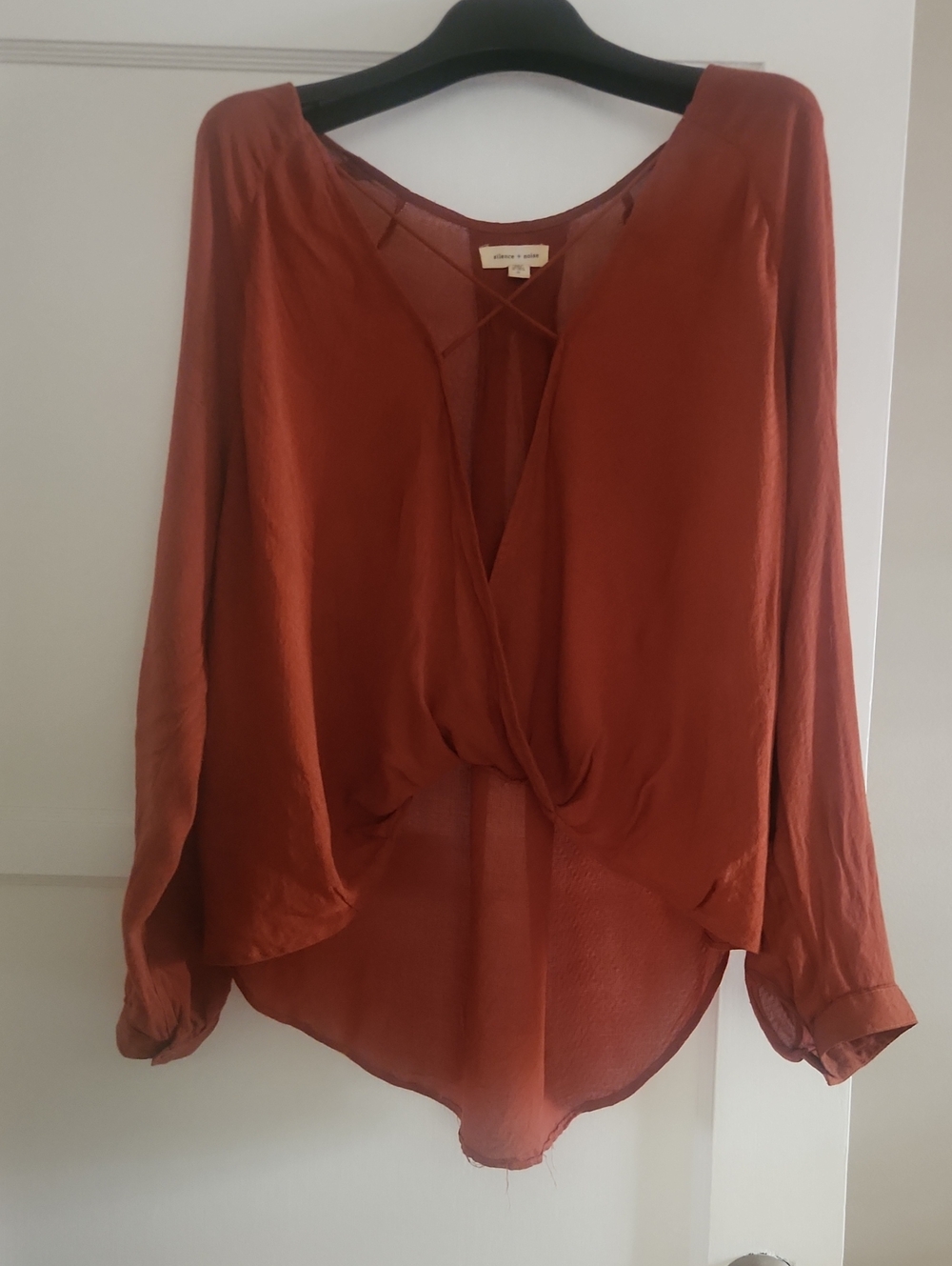 silence + noise Rust Twisted V-Neck Long Sleeve Blouse
